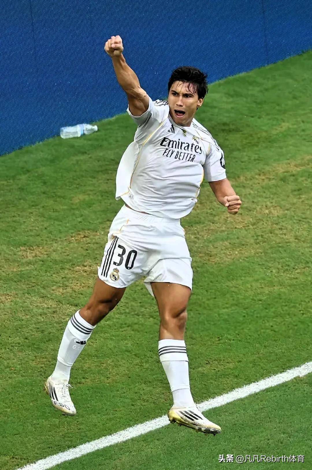 开云体育-姆巴佩重返赛场，反败为胜首场状态出色，巴黎圣日耳曼观众沸腾！的简单介绍