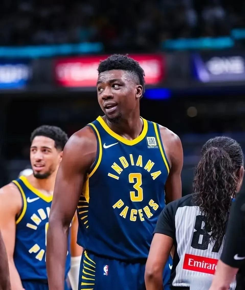 开云体育-西亚卡姆迎来三赛季出色发挥，雄鹿观众热烈欢呼！