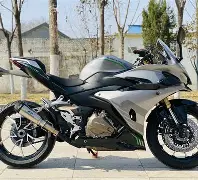 开云-摩托车赛夜战:江畔银狐队鏖战燕赵猎隼队,速度优势明显主场山呼海啸的简单介绍