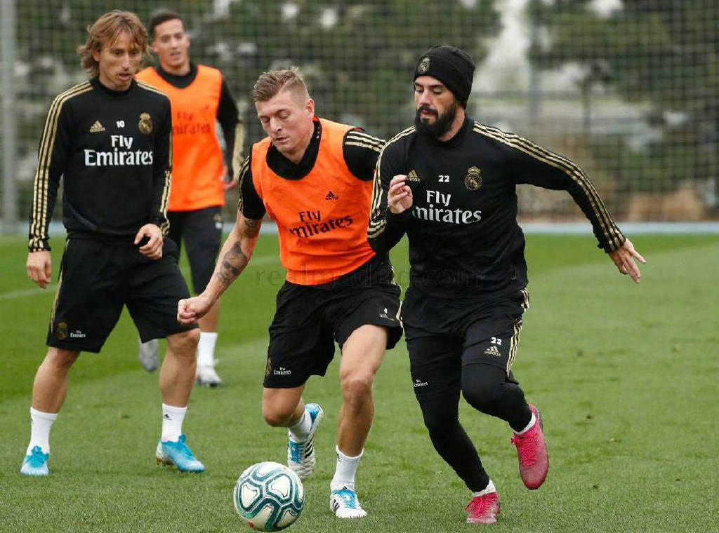 KAIYUN-F1友谊赛焦点战:塞外麒麟队强势反弹西城旋风队,客场强势带走胜利。全面提速抢占先机的简单介绍